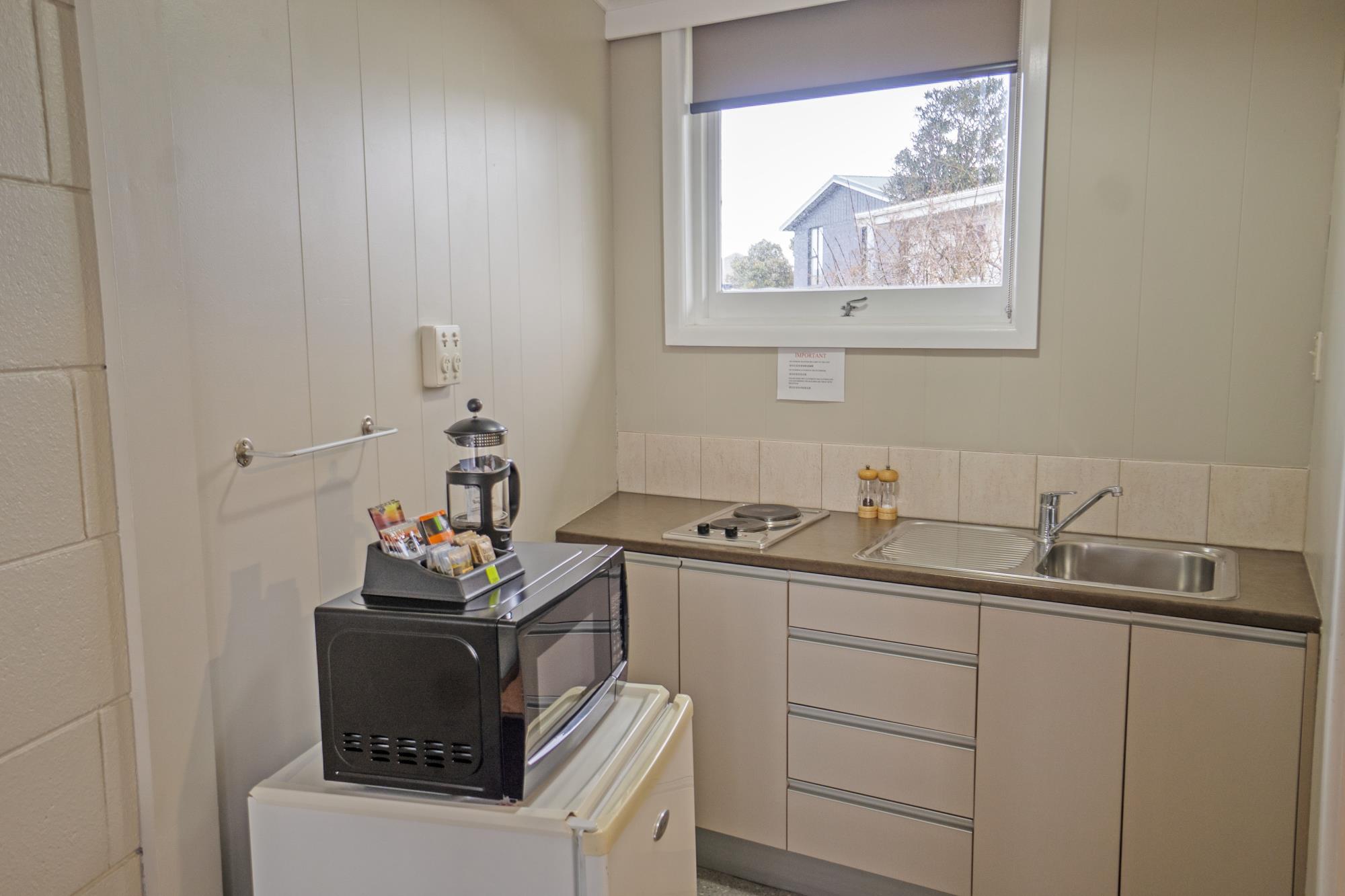 King Studio kitchenette